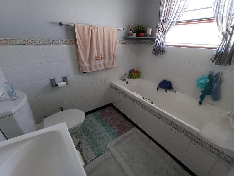3 Bedroom Property for Sale in De Kelders Western Cape